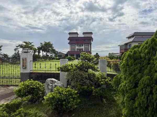 昊道書院：院門與主體建築